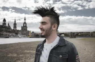 Junger Punk am Flussufer